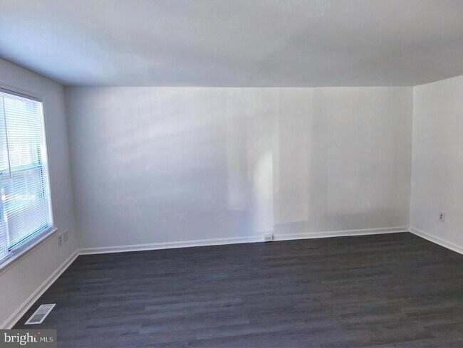 Building Photo - 6651 Rockleigh Way