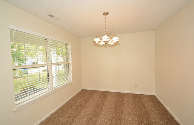 Foto del edificio - 8342 Country Charm Dr