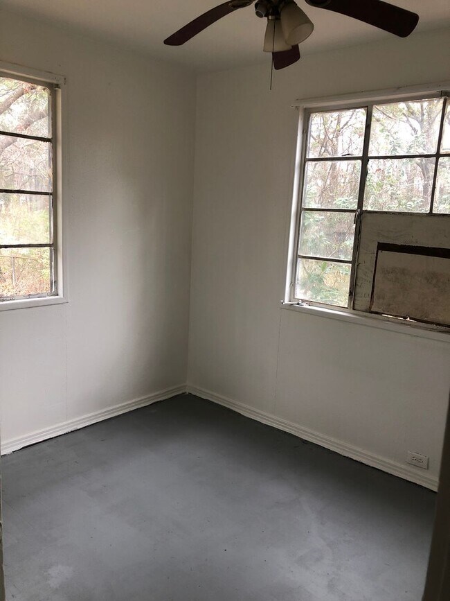 Building Photo - 1334 Summers St