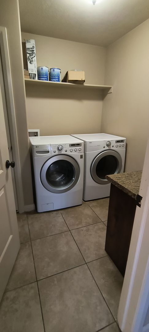 Building Photo - 3 bedroom 2.5 bath in Cedar Park right by IHC hospital. Built in 2008