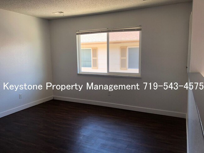 Foto del edificio - $525 OFF Move In Special! Well Maintained Apartment - Near CSUP 2 Bed/1 Bath $1050/$1050