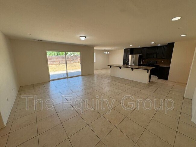 Foto del edificio - 2132 E Sweet Ave