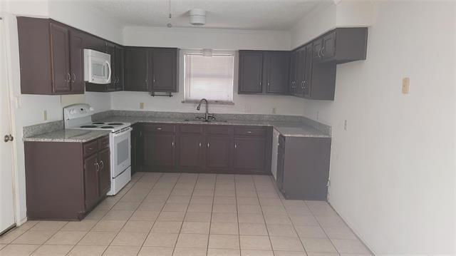 Foto del edificio - 6208 Big Springs Dr