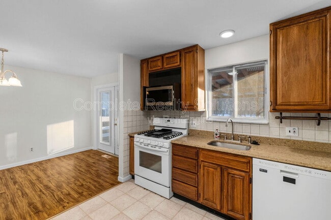 Foto del edificio - 12006 Glenpark Dr