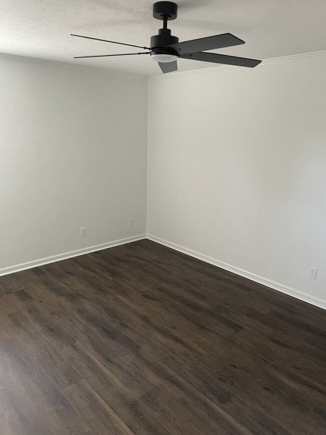 Building Photo - 150 Stilwell Cir