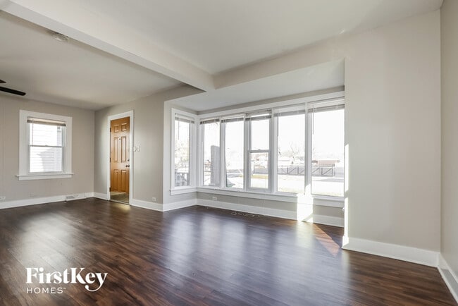 Building Photo - 509 E 161st Pl