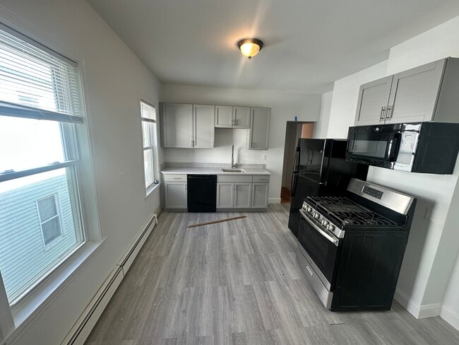 Building Photo - 63 Webster Ave