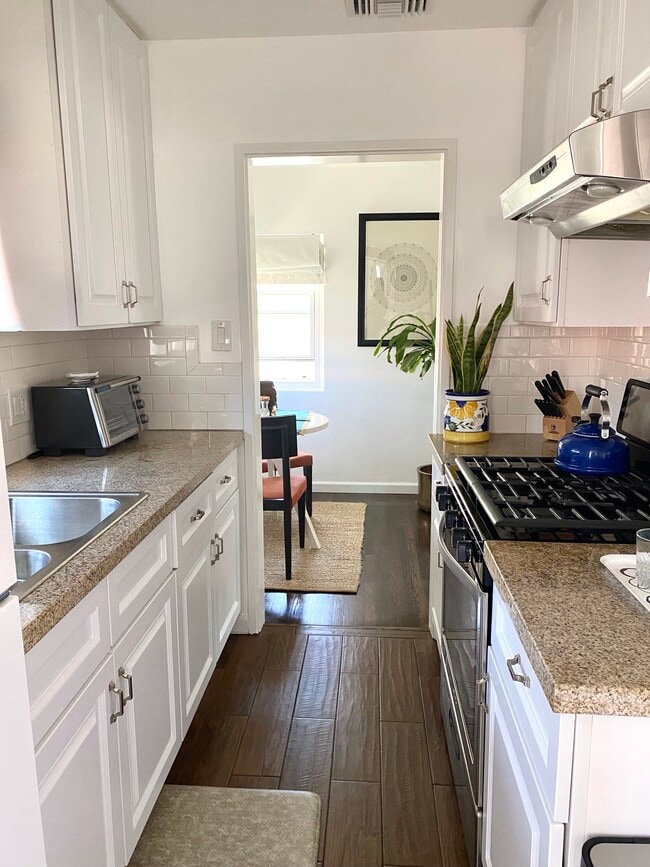 Kitchen - 811 E Nutwood St