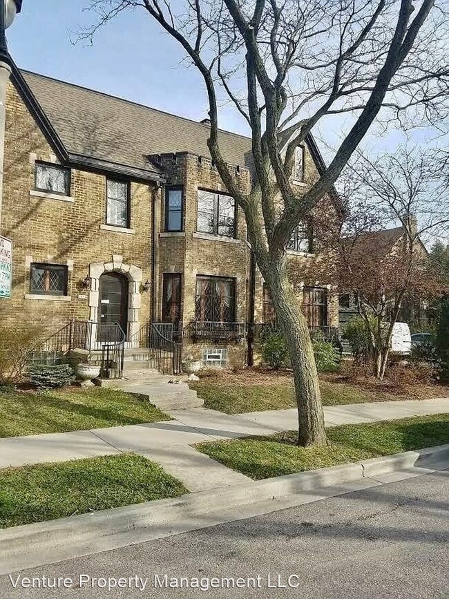 Building Photo - 3 br, 3.5 bath House - 2705 E Bradford Ave