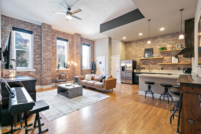 Building Photo - 2525 College St