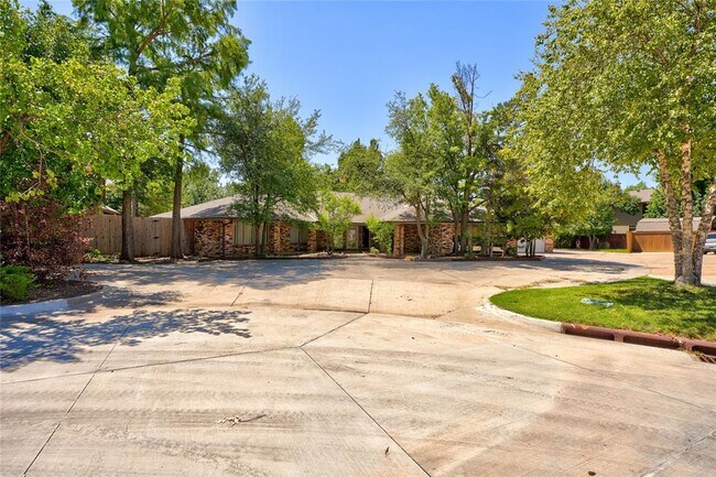 Foto del edificio - 6325 Glenbrook Ct