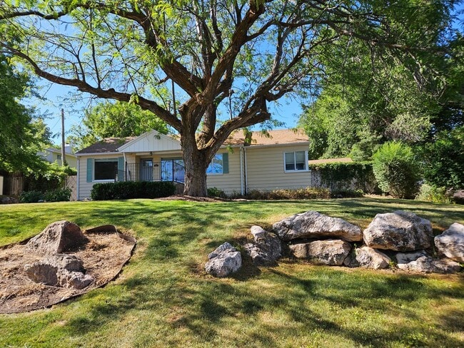 Building Photo - Beautiful 3 Bedroom/2 Bathroom in Bountiful