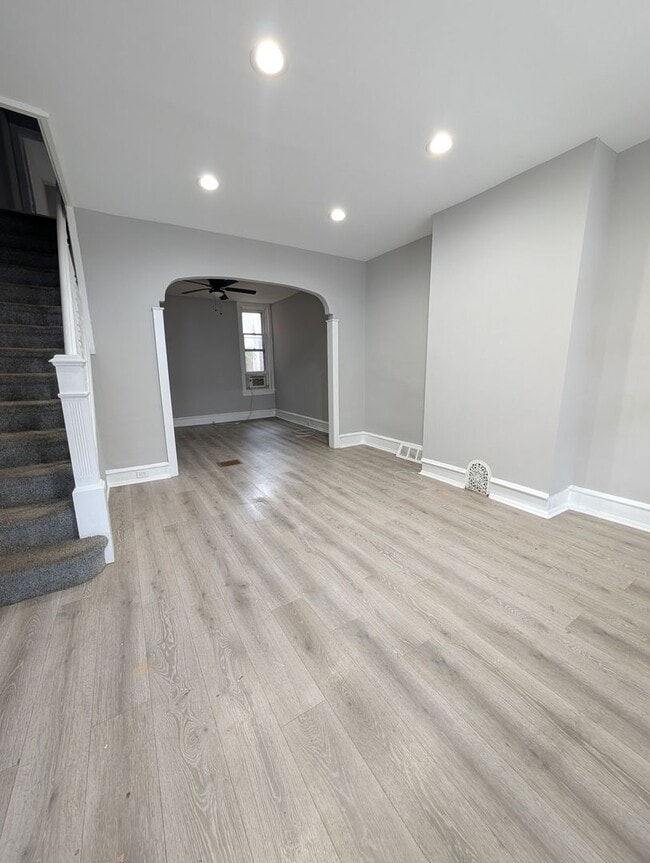 Photo - Now Showing! House