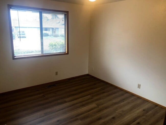 Building Photo - 3 br, 2.5 bath House - 1665 Crescent Ave