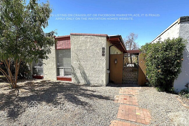 Building Photo - 334 W La Jolla Dr