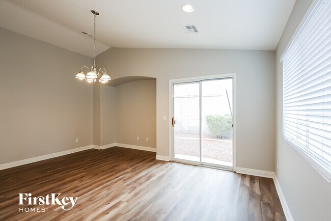 Building Photo - 9012 Iron Hitch Ave