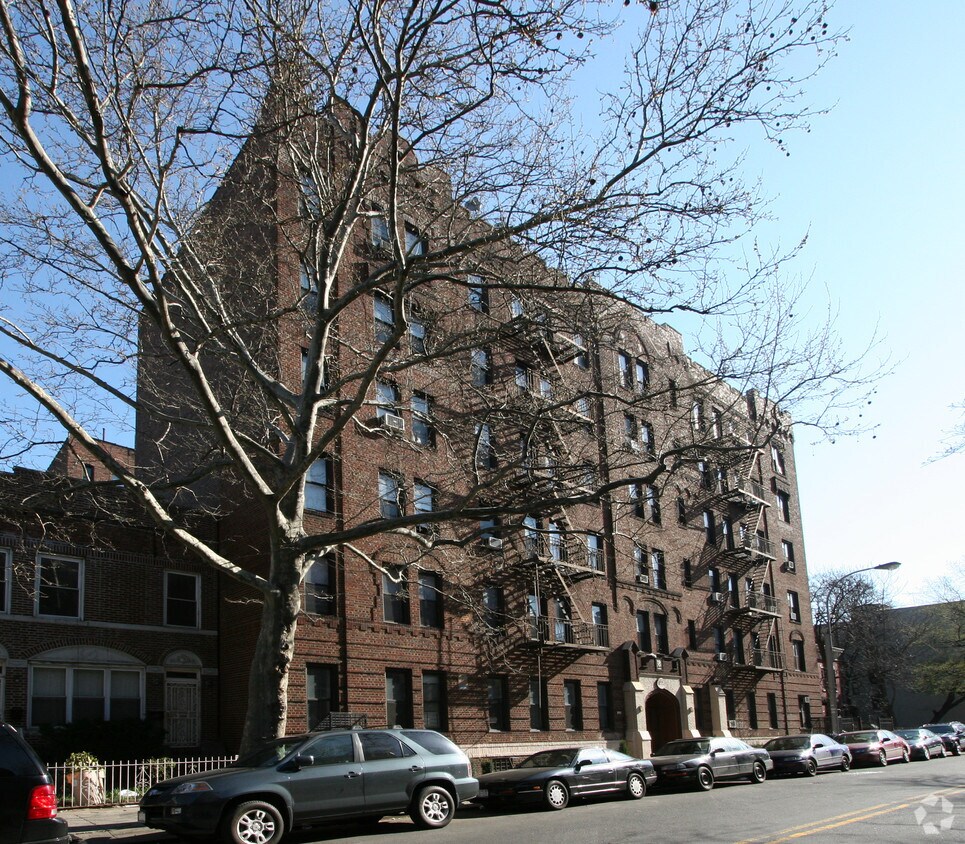 Primary Photo - 135 Clarkson Ave