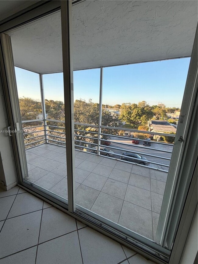 Building Photo - 1830 Dixieana St