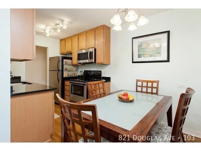 Foto del edificio - 821 Douglas Ave
