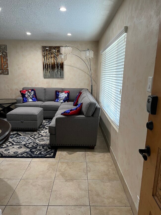 Foto del edificio - 4364 Berryman Ave