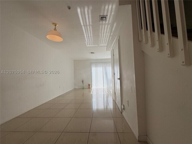 Foto del edificio - 2064 NE 167th St