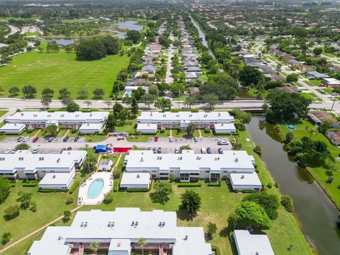 Foto principal - 12015 Greenway Cir S
