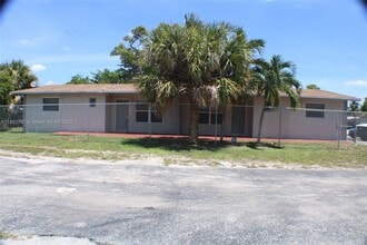 Building Photo - 3133 SW 13th St