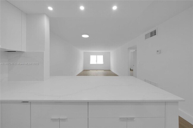 Building Photo - 251 Galen Dr