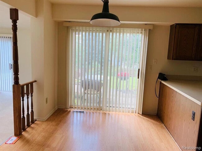 Building Photo - 624 Burr Oak Dr