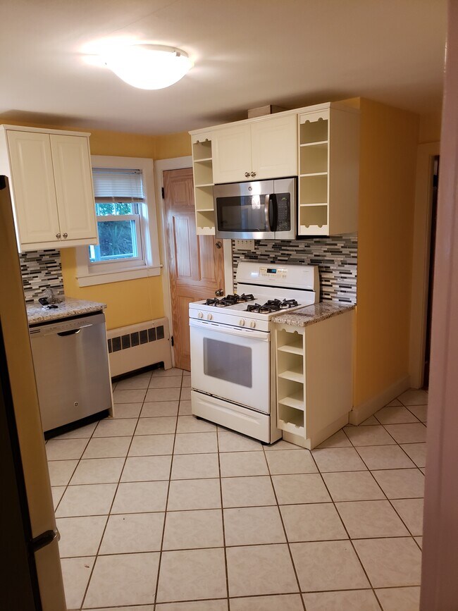 Building Photo - 17 Mangano Ct