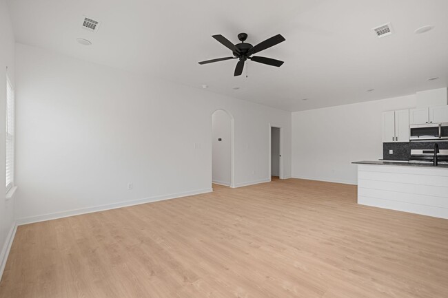 Foto del edificio - **Move In Special: Move in for $1000 (excl...