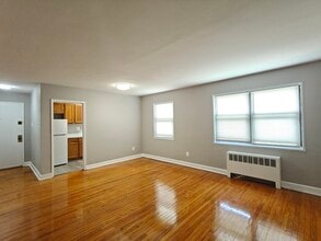 Building Photo - 121 Forest Ave