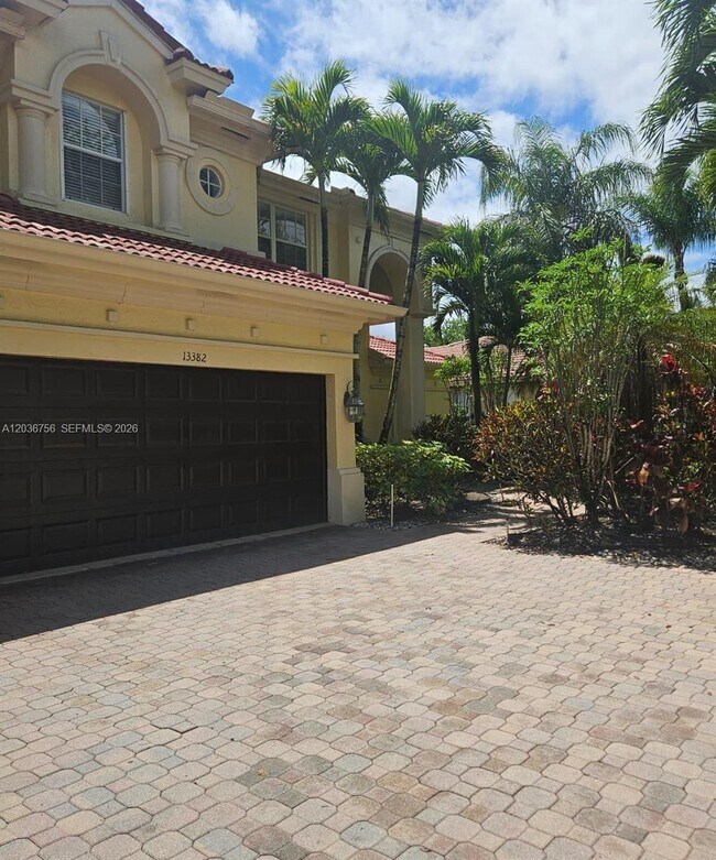 Foto del edificio - 13382 Lakepointe Cir