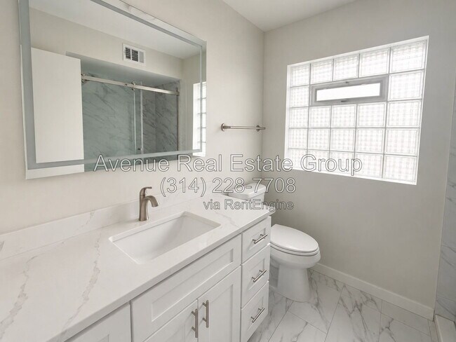 Foto del edificio - 7114 Clayton Ave