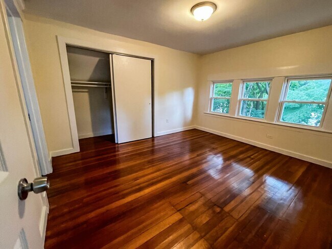 Foto del edificio - Beaver Hills 3-Bedroom w/ Landry and Off-Street Parking