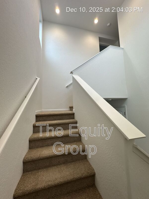 Building Photo - 1335 W Sedona Ave