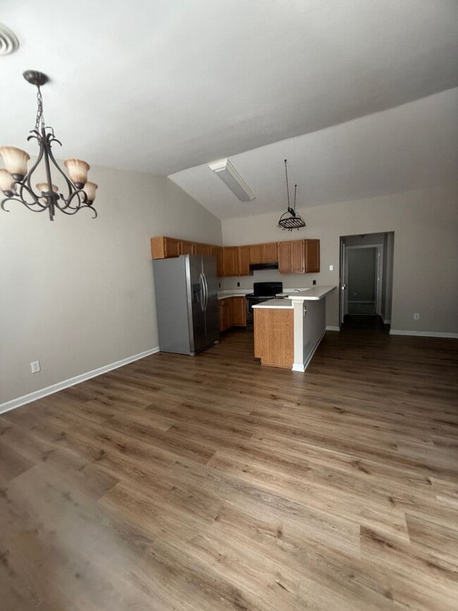 Building Photo - South Knoxville, 2 bedroom condo, 2 car garage Text or Call Debra Johnson 865-591-8281