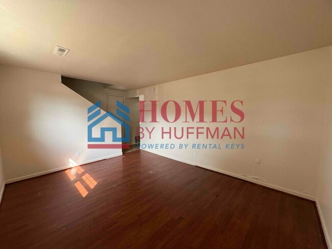 Building Photo - Three Bedroom Townhome | Now Available