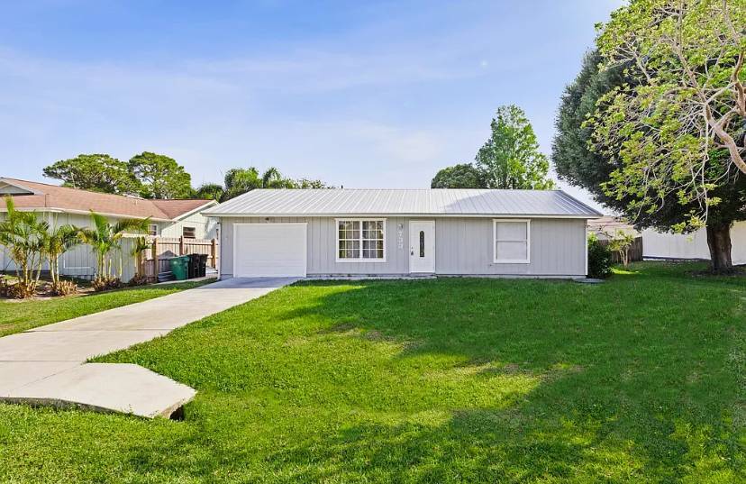 Foto principal - 733 SE Academy Ln