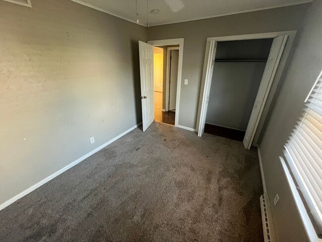 Building Photo - 921 E Highland Pl