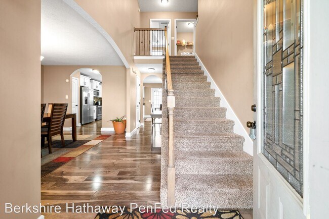 Building Photo - 4 br, 2.5 bath House - 527 Falkland Cir