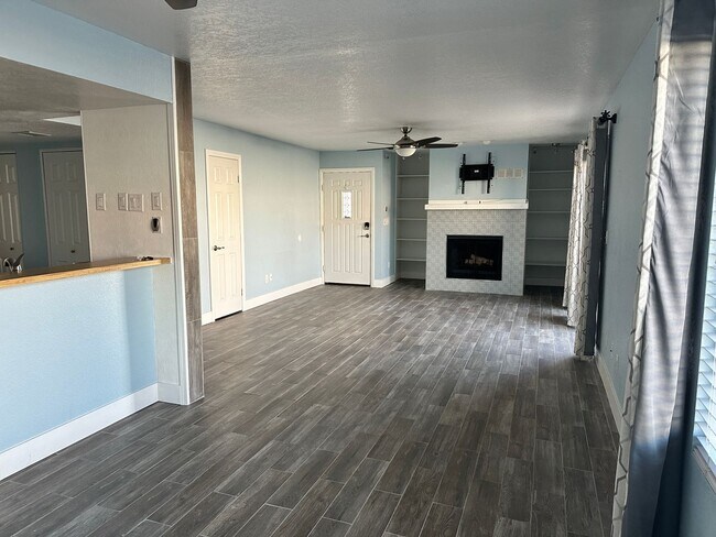 Foto del edificio - Beautiful 2-bedroom, 2-bathroom condo alon...