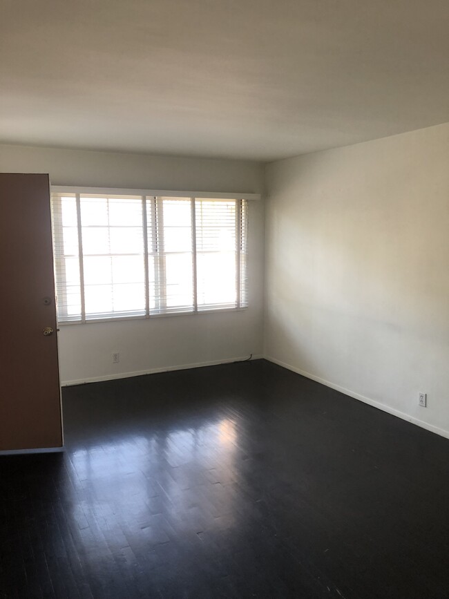 Building Photo - 710 Arroyo Dr