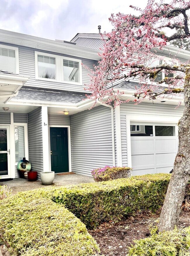 Foto del edificio - 4714 Fairwood Blvd NE