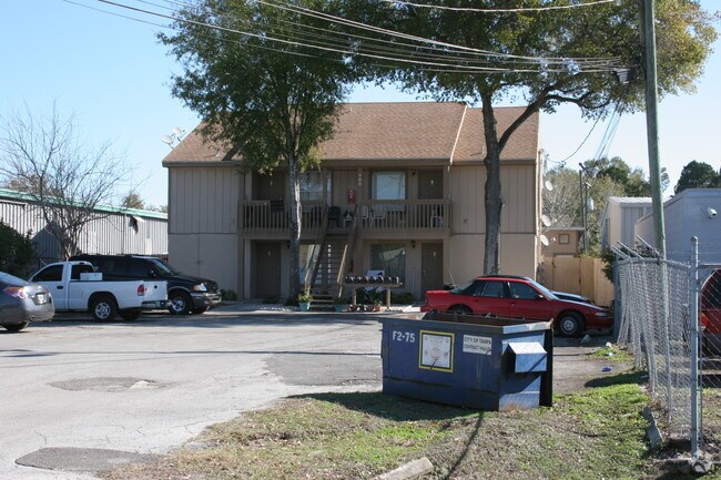 Building Photo - 4605 N Lois Ave