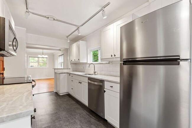 Building Photo - 3215 SE 53rd Ave