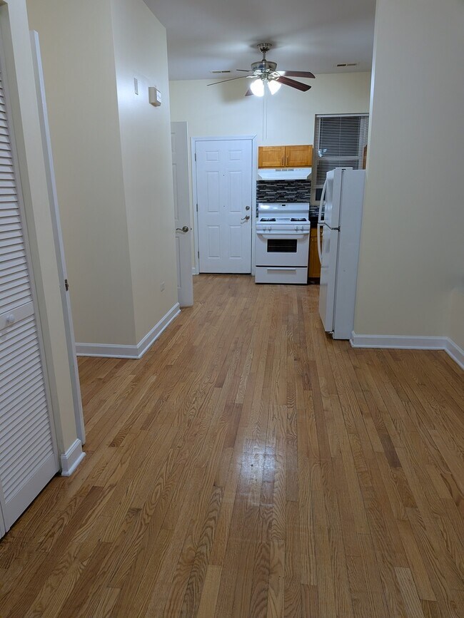 Foto del edificio - 5031 S Hermitage Ave