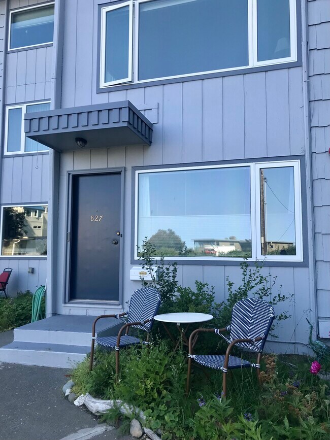 Photo - 827 P St Apartments