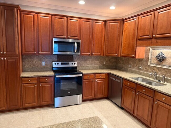 Building Photo - Lenoir City 37772- 3 bedroom 3 bath condo ...