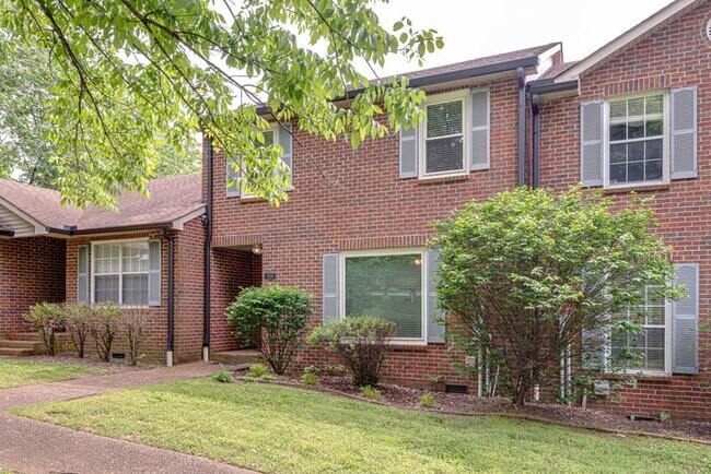 Foto del edificio - 423 Huntington Ridge Dr